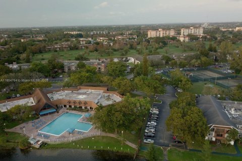 Condo in Lauderhill, Florida, 2 bedrooms  № 1961649 - photo 8