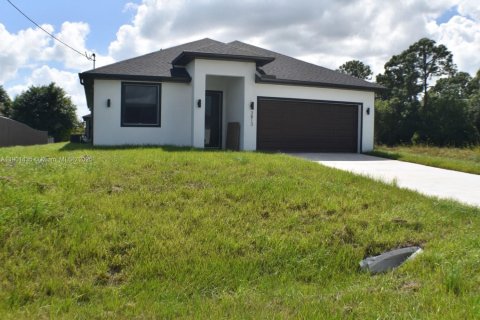 Купить виллу или дом в Лихай-Эйкерс, Флорида 3 спальни, № 1951713 - фото 2