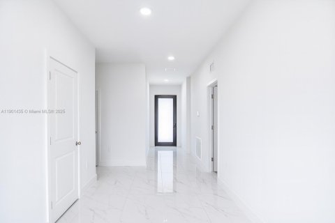 Купить виллу или дом в Лихай-Эйкерс, Флорида 3 спальни, № 1951713 - фото 4