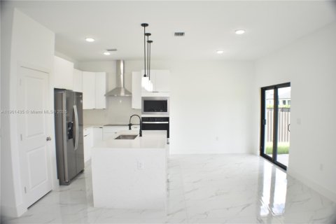 Купить виллу или дом в Лихай-Эйкерс, Флорида 3 спальни, № 1951713 - фото 8