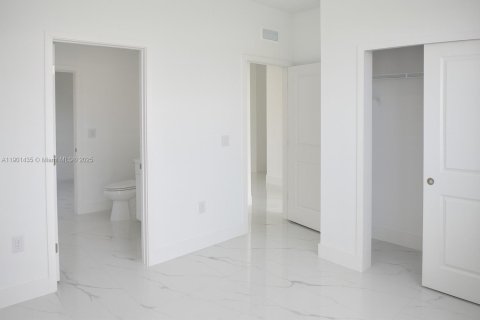 Купить виллу или дом в Лихай-Эйкерс, Флорида 3 спальни, № 1951713 - фото 17