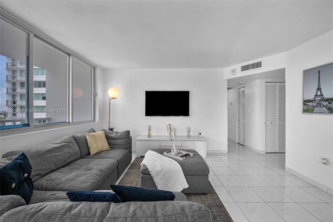 Condo in Miami Beach, Florida, 2 bedrooms  № 1862423 - photo 26