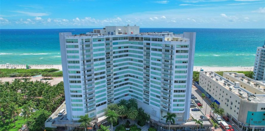 Condo in Miami Beach, Florida, 2 bedrooms  № 1862423