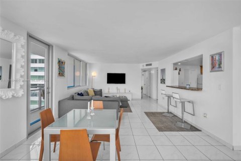 Condo in Miami Beach, Florida, 2 bedrooms  № 1862423 - photo 28