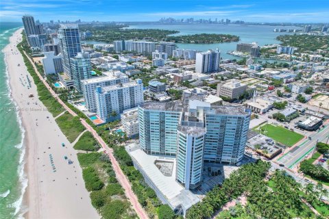 Condo in Miami Beach, Florida, 2 bedrooms  № 1862423 - photo 2