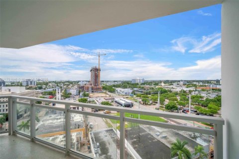 Condo in Miami Beach, Florida, 2 bedrooms  № 1862423 - photo 24
