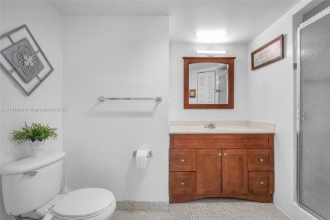 Condo in Miami Beach, Florida, 2 bedrooms  № 1862423 - photo 20