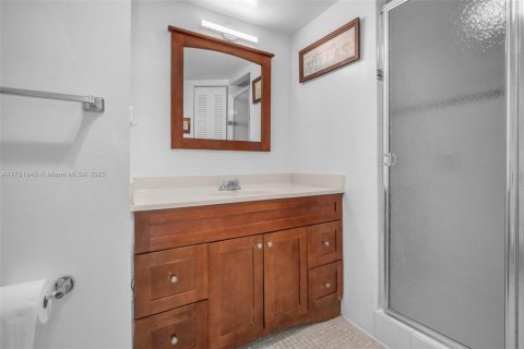 Condo in Miami Beach, Florida, 2 bedrooms  № 1862423 - photo 19