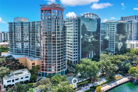 Condominio en Orlando, Florida, 2 dormitorios № 2198973