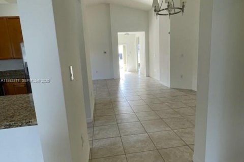 Villa ou maison à louer à Homestead, Floride: 3 chambres, 142.51 m2 № 1990834 - photo 4