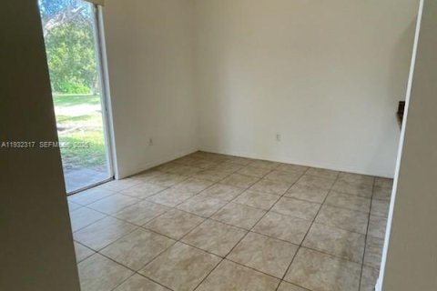 Villa ou maison à louer à Homestead, Floride: 3 chambres, 142.51 m2 № 1990834 - photo 5