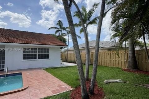 Villa ou maison à louer à Miami, Floride: 4 chambres, 208.94 m2 № 2076269 - photo 3