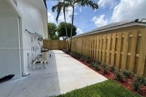 Villa ou maison à louer à Miami, Floride: 4 chambres, 208.94 m2 № 2076269 - photo 4