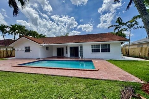 Villa ou maison à louer à Miami, Floride: 4 chambres, 208.94 m2 № 2076269 - photo 2