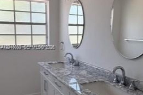 Villa ou maison à louer à Miami, Floride: 4 chambres, 208.94 m2 № 2076269 - photo 8