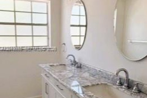 Villa ou maison à louer à Miami, Floride: 4 chambres, 208.94 m2 № 2076269 - photo 9