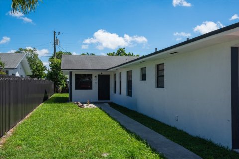 Villa ou maison à louer à Miami, Floride: 3 chambres, 180.6 m2 № 2385017 - photo 2