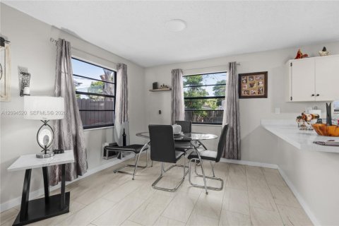 Villa ou maison à louer à Miami, Floride: 3 chambres, 180.6 m2 № 2385017 - photo 6