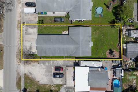Villa ou maison à louer à Miami, Floride: 3 chambres, 180.6 m2 № 2385017 - photo 17