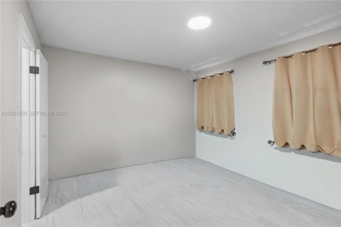Villa ou maison à louer à Miami, Floride: 3 chambres, 180.6 m2 № 2385017 - photo 13