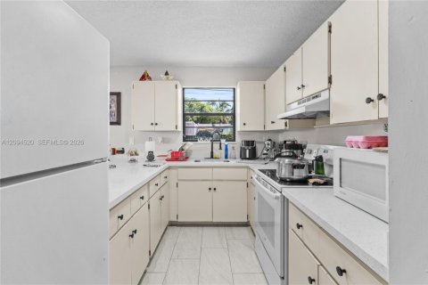 Villa ou maison à louer à Miami, Floride: 3 chambres, 180.6 m2 № 2385017 - photo 8