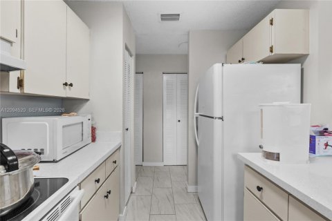 Villa ou maison à louer à Miami, Floride: 3 chambres, 180.6 m2 № 2385017 - photo 9