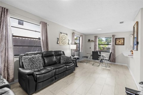 Villa ou maison à louer à Miami, Floride: 3 chambres, 180.6 m2 № 2385017 - photo 5