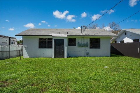 Villa ou maison à louer à Miami, Floride: 3 chambres, 180.6 m2 № 2385017 - photo 21