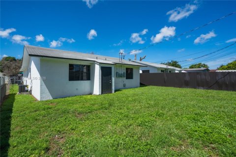 Villa ou maison à louer à Miami, Floride: 3 chambres, 180.6 m2 № 2385017 - photo 22