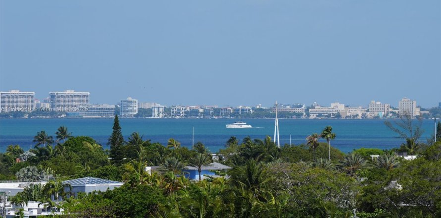 Condominio en Key Biscayne, Florida, 2 dormitorios  № 1992274