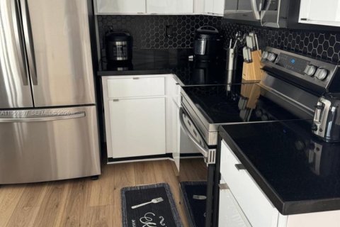 Снять в аренду виллу или дом в Киссимми, Флорида 4 спальни, 178.09м2, № 2020037 - фото 5