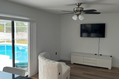 Снять в аренду виллу или дом в Киссимми, Флорида 4 спальни, 178.09м2, № 2020037 - фото 13