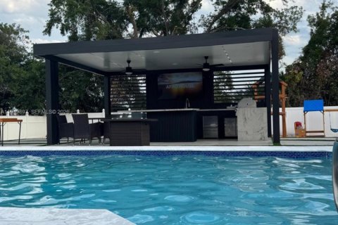 Снять в аренду виллу или дом в Киссимми, Флорида 4 спальни, 178.09м2, № 2020037 - фото 18