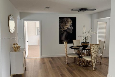 Снять в аренду виллу или дом в Киссимми, Флорида 4 спальни, 178.09м2, № 2020037 - фото 3