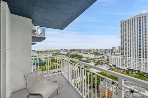 Condo in Miami, Florida, 1 bedroom  № 2167901 - photo 16