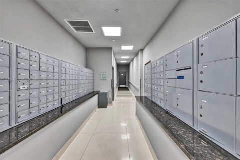 Condo in Miami, Florida, 1 bedroom  № 2167901 - photo 30