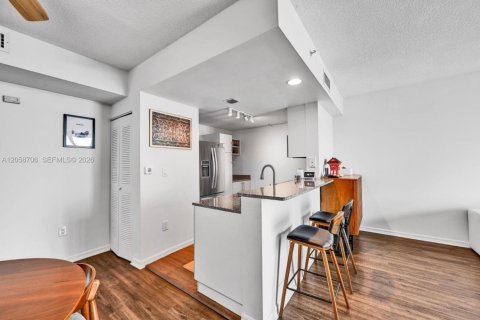 Condo in Miami, Florida, 1 bedroom  № 2167901 - photo 3