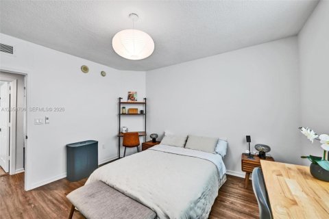 Condo in Miami, Florida, 1 bedroom  № 2167901 - photo 12