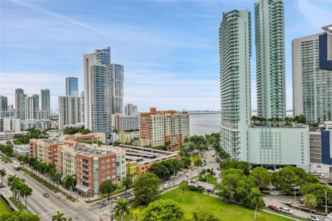 Condo in Miami, Florida, 1 bedroom  № 2167901 - photo 18