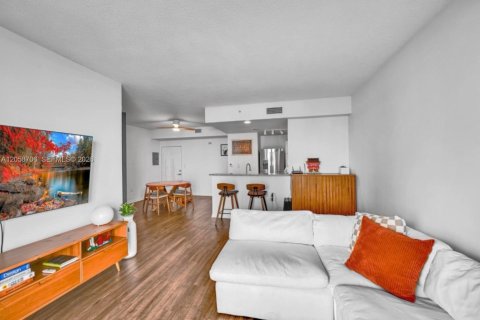Condo in Miami, Florida, 1 bedroom  № 2167901 - photo 10