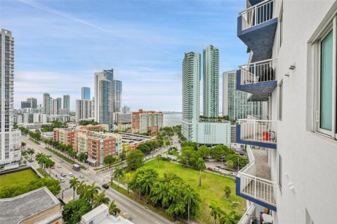Condo in Miami, Florida, 1 bedroom  № 2167901 - photo 15