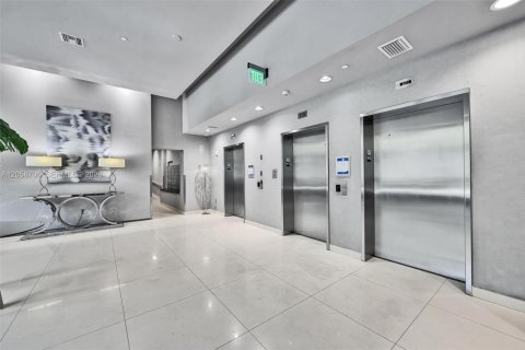 Condo in Miami, Florida, 1 bedroom  № 2167901 - photo 29