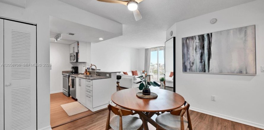 Condo in Miami, Florida, 1 bedroom  № 2167901