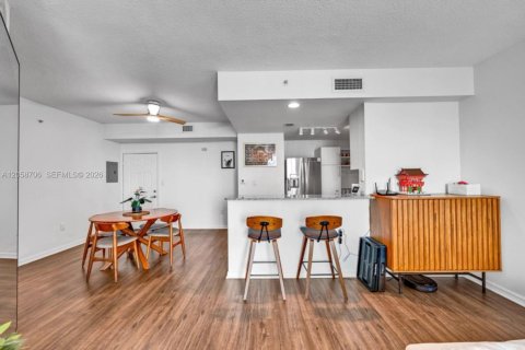 Condo in Miami, Florida, 1 bedroom  № 2167901 - photo 4