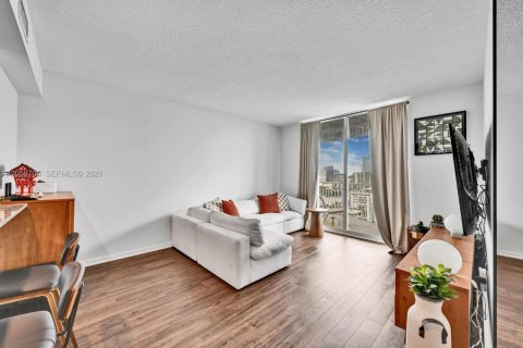 Condo in Miami, Florida, 1 bedroom  № 2167901 - photo 7