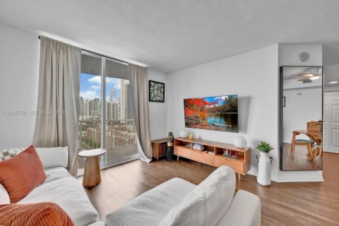 Condo in Miami, Florida, 1 bedroom  № 2167901 - photo 8