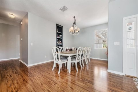 House in Tampa, Florida 5 bedrooms, 264.59 sq.m. № 1772977 - photo 9