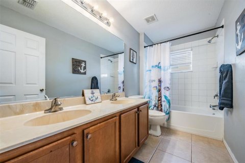 House in Tampa, Florida 5 bedrooms, 264.59 sq.m. № 1772977 - photo 28