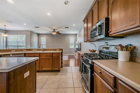 House in Tampa, Florida 5 bedrooms, 264.59 sq.m. № 1772977 - photo 13