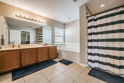 House in Tampa, Florida 5 bedrooms, 264.59 sq.m. № 1772977 - photo 26